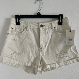 White billabong shorts